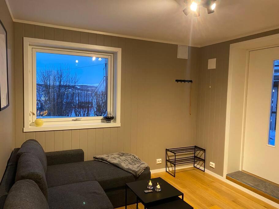 Aurora Apartment Very Close To Cable Car And Sherpatrappa Тромсьо Екстериор снимка
