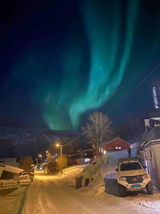 Aurora Apartment Very Close To Cable Car And Sherpatrappa Тромсьо Екстериор снимка